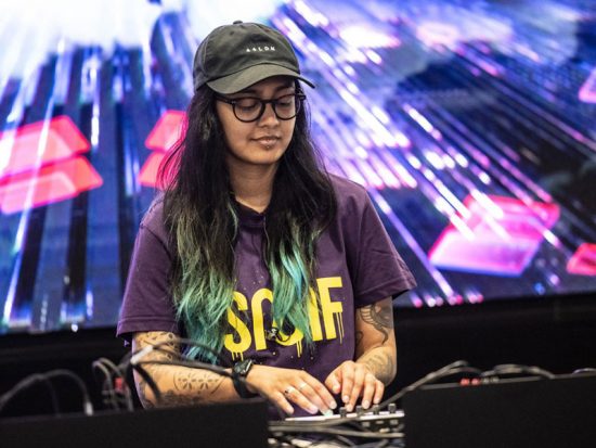 Fingerdrummerin Gnarly auf der Prolight + Sound 2022