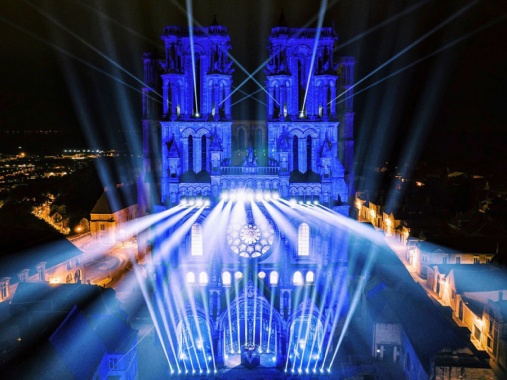 MegaPointes and FORTES light up the cathedral