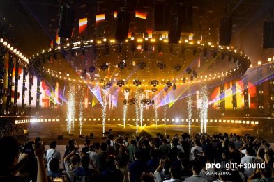 Große Lichtshow mit Pyrotechnik und Publikum auf der Prolight + Sound Guangzhou