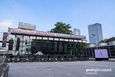 Outdoor-Demo mit Line-Arrays vor dem Messegelände der Prolight + Sound Guangzhou.