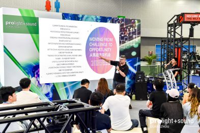 Vortrag zu Projektchancen und Technikplanung vor Fachpublikum auf der Messe.