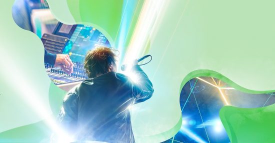 Key Visual mit Sänger, Lichtshow und grünem Design für Prolight + Sound Guangzhou.