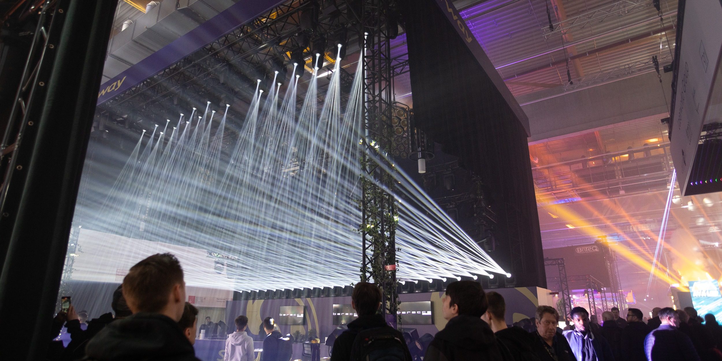 pls 2024 starway lightshow auf der prolight und sound 2024