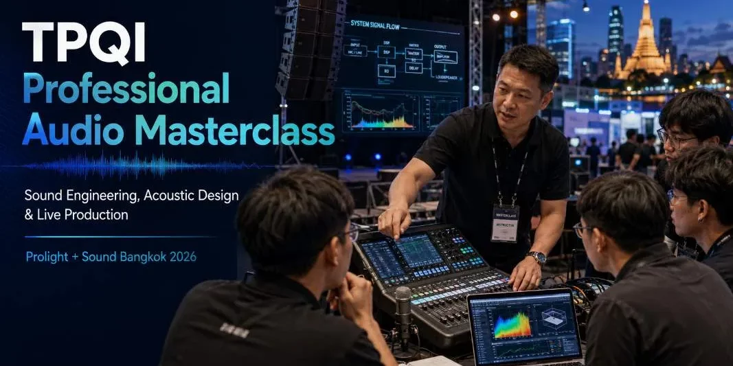 Mehrere Personen arbeiten bei einer Audio-Masterclass gemeinsam an einem digitalen Mischpult.